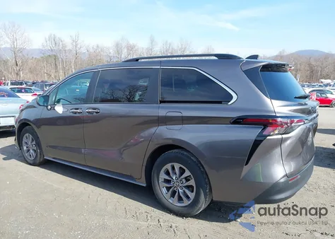 2024 Toyota Sienna Xle z USA, uszkodzony, nr VIN 5TDYRKECXRS208095
